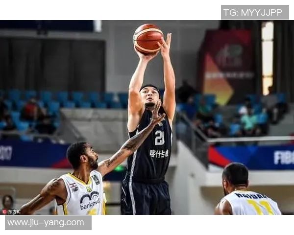 新疆男篮迎战阿尔利雅得全力争胜展现团队实力与竞技精神